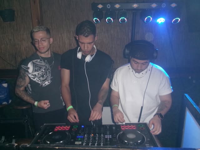 DJs performing together at Sonido